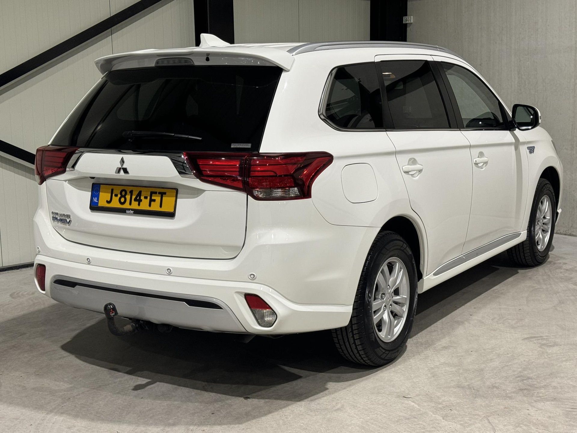 Mitsubishi Outlander 2.4 PHEV Pure J814FT
