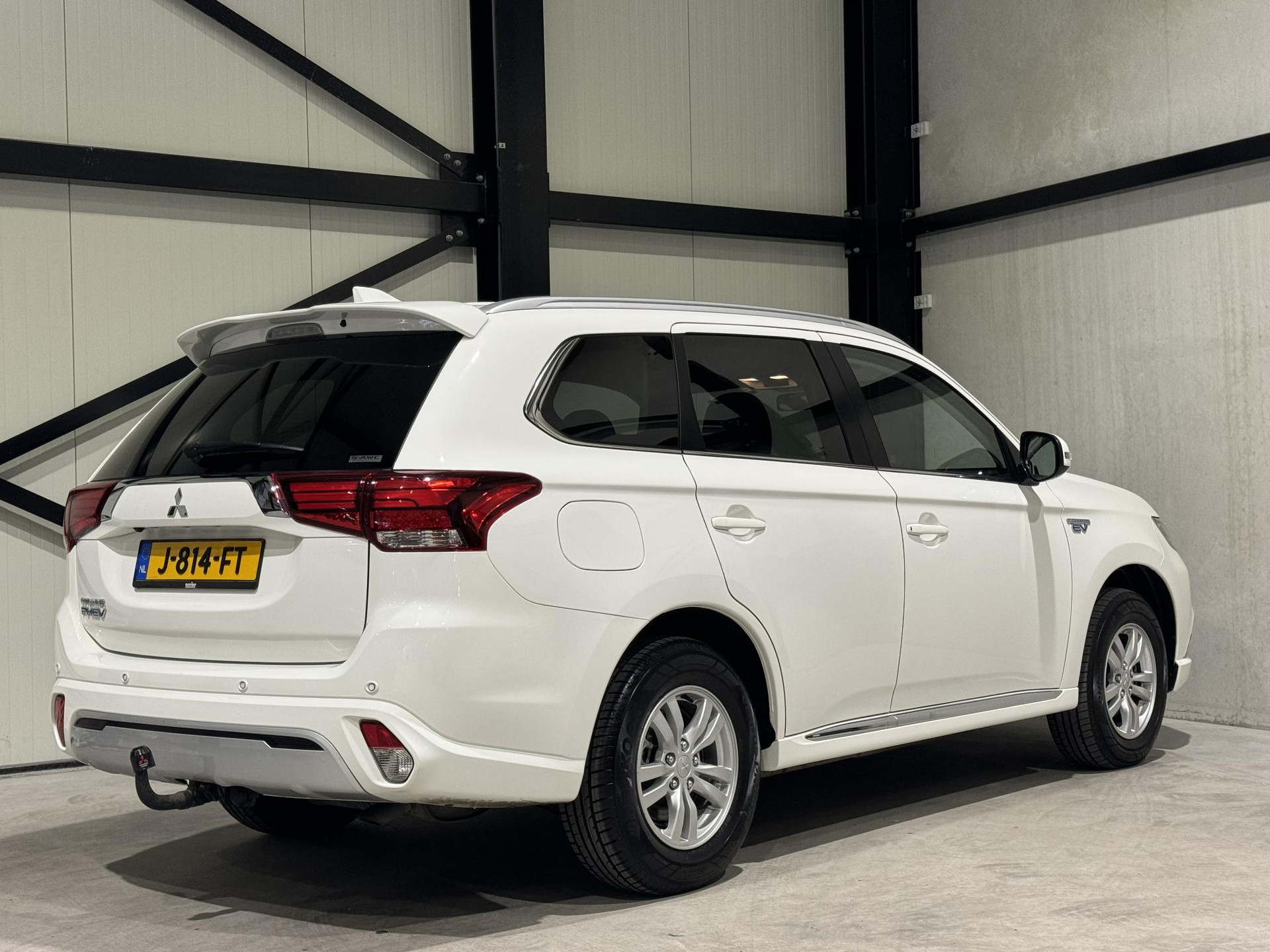 Mitsubishi Outlander 2.4 PHEV Pure J814FT