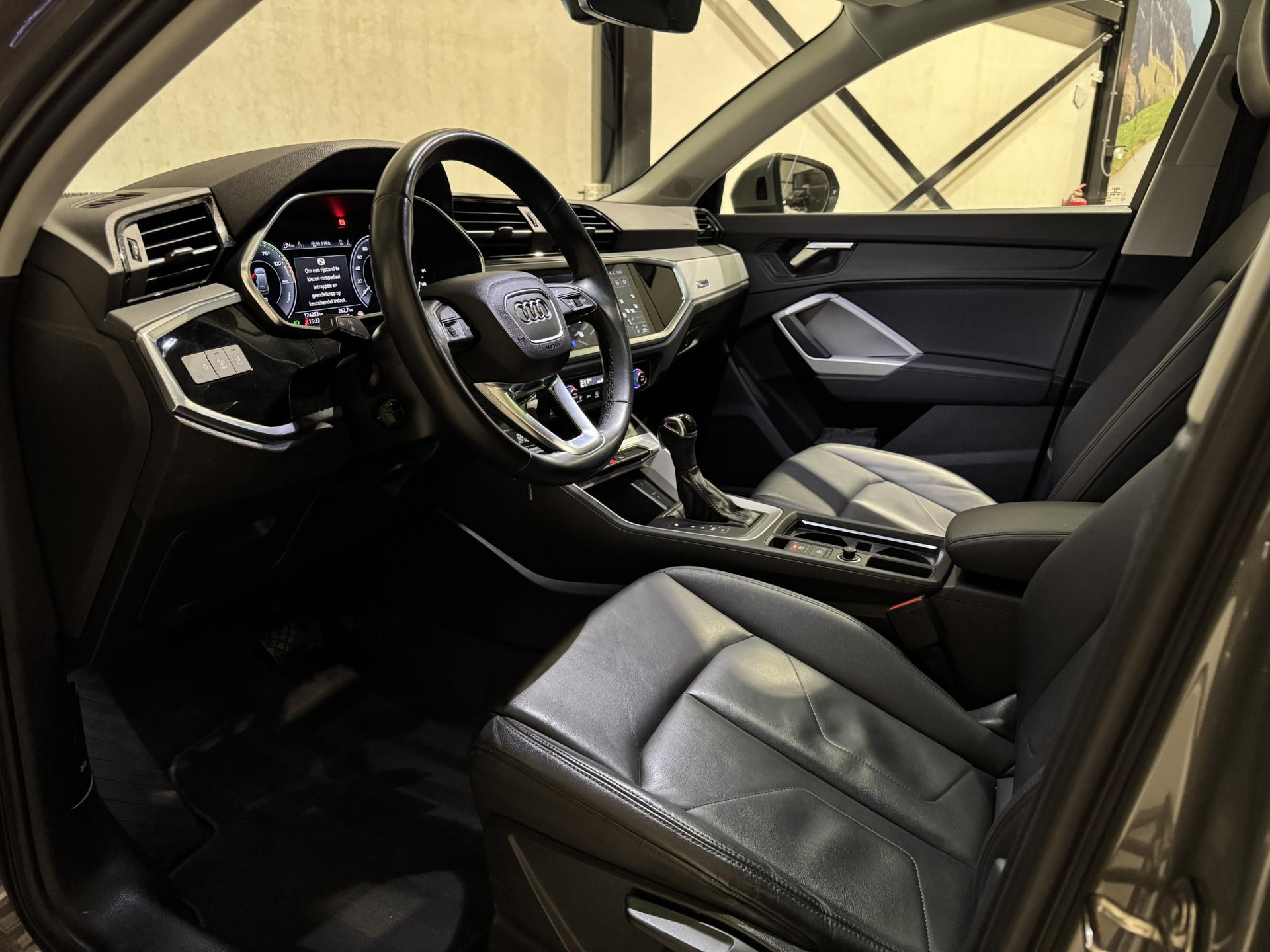 Audi Q3 45 TFSI e Business Edition JXL11S