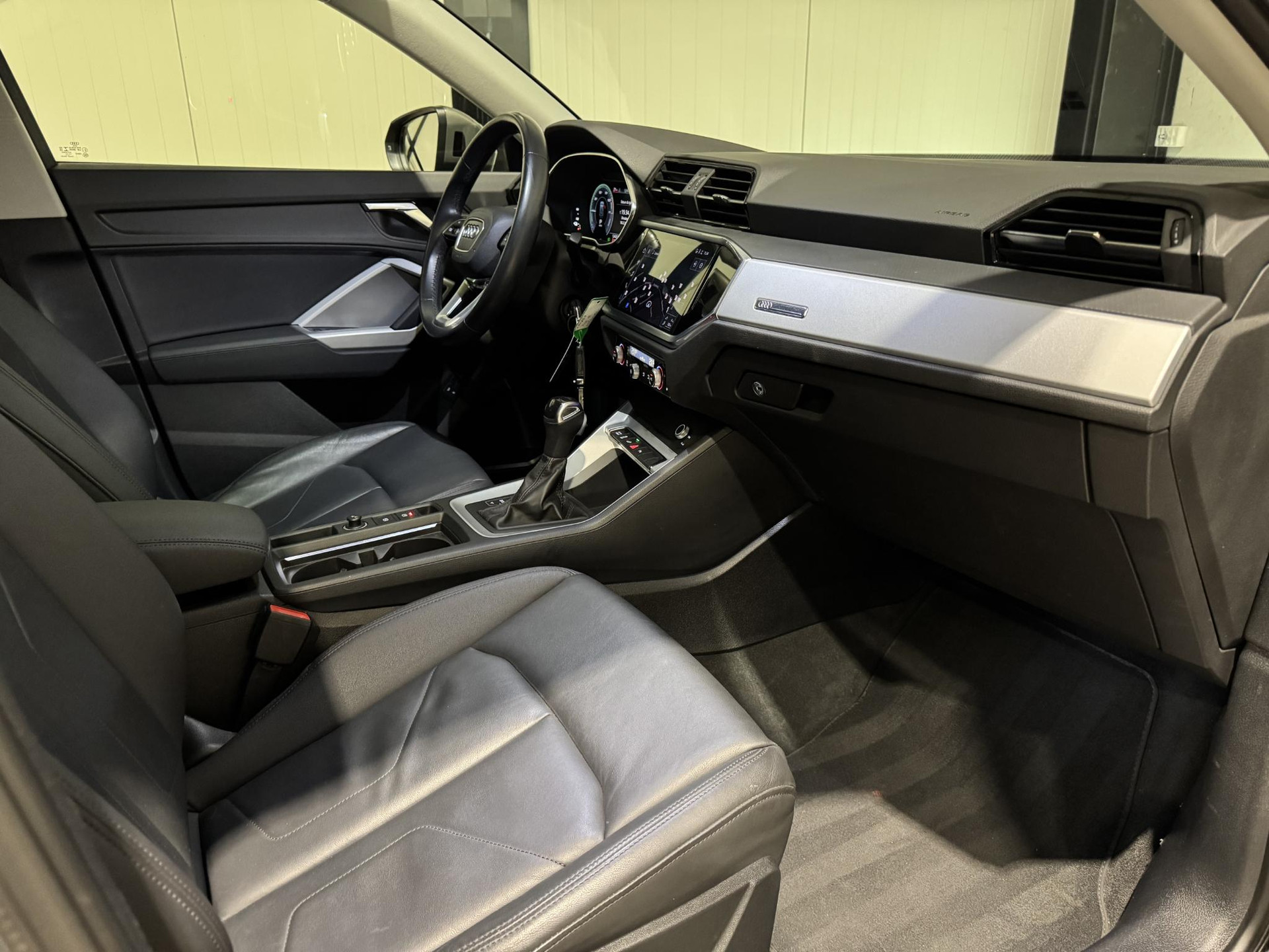 Audi Q3 45 TFSI e Business Edition JXL11S