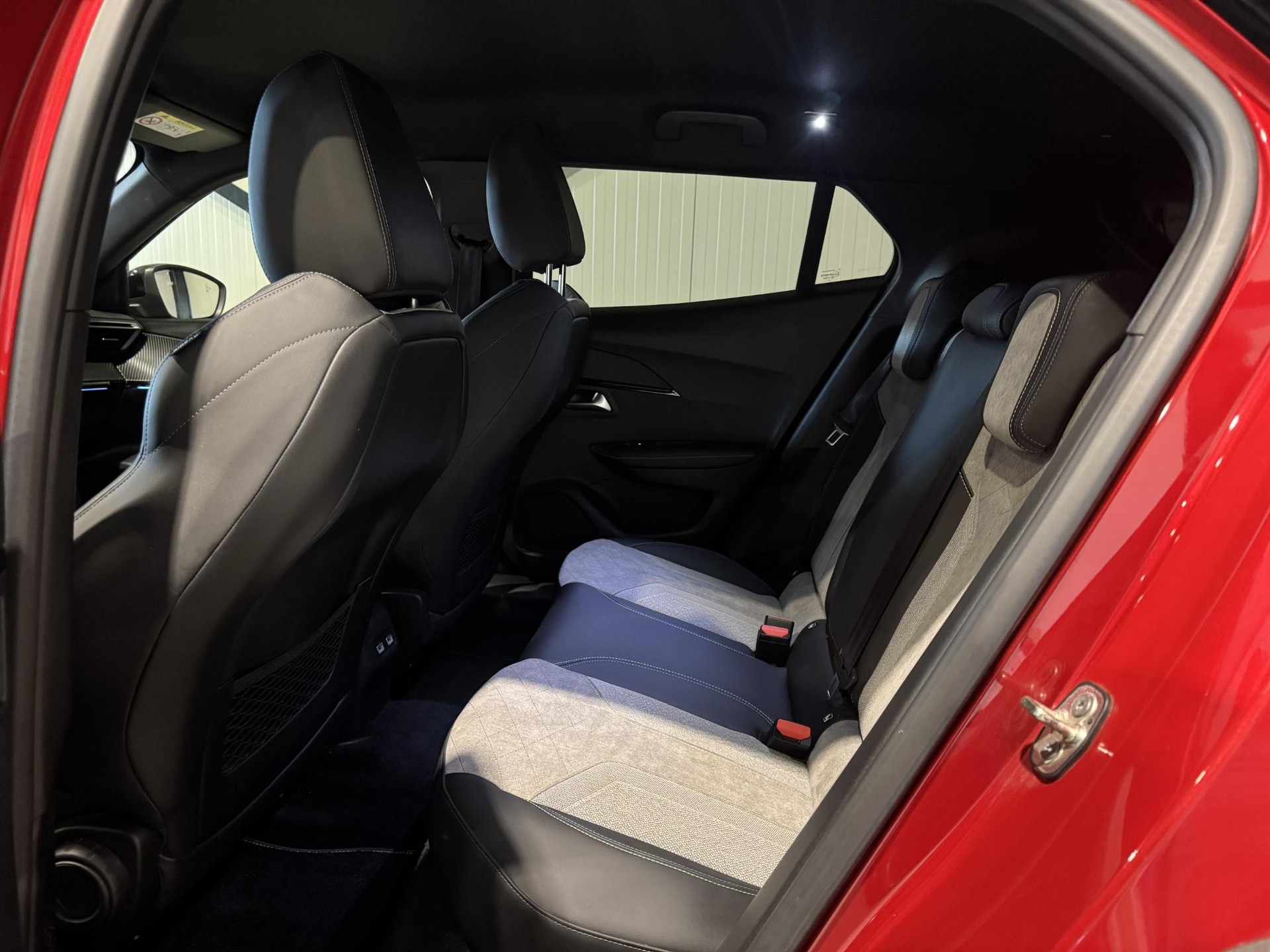 Peugeot e-2008 EV GT Pack 50 kWh P533PL