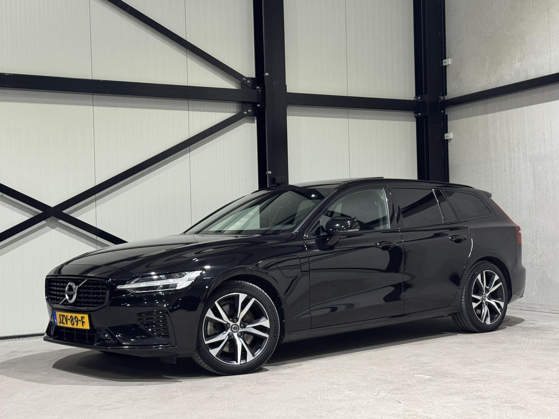 Volvo V60 2.0 T8 Recharge AWD R-Design JZV89F