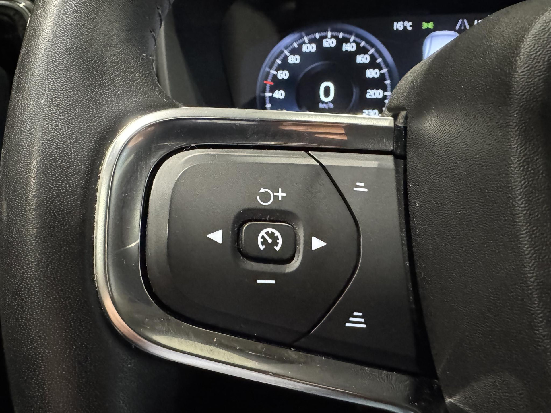 Volvo XC40 1.5 T4 Recharge Inscription Expression KDS78F