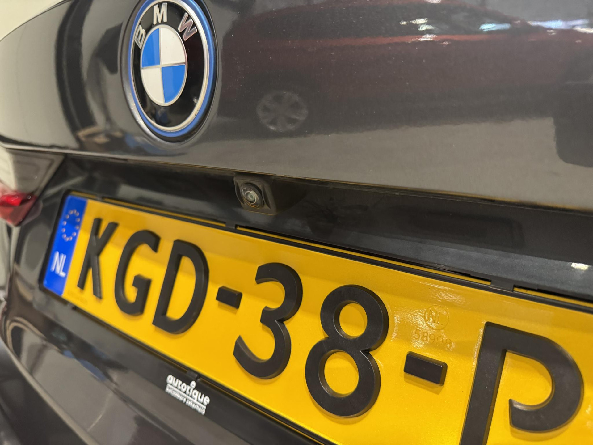 BMW 3 Serie Touring 320e xDrive Business KGD38P