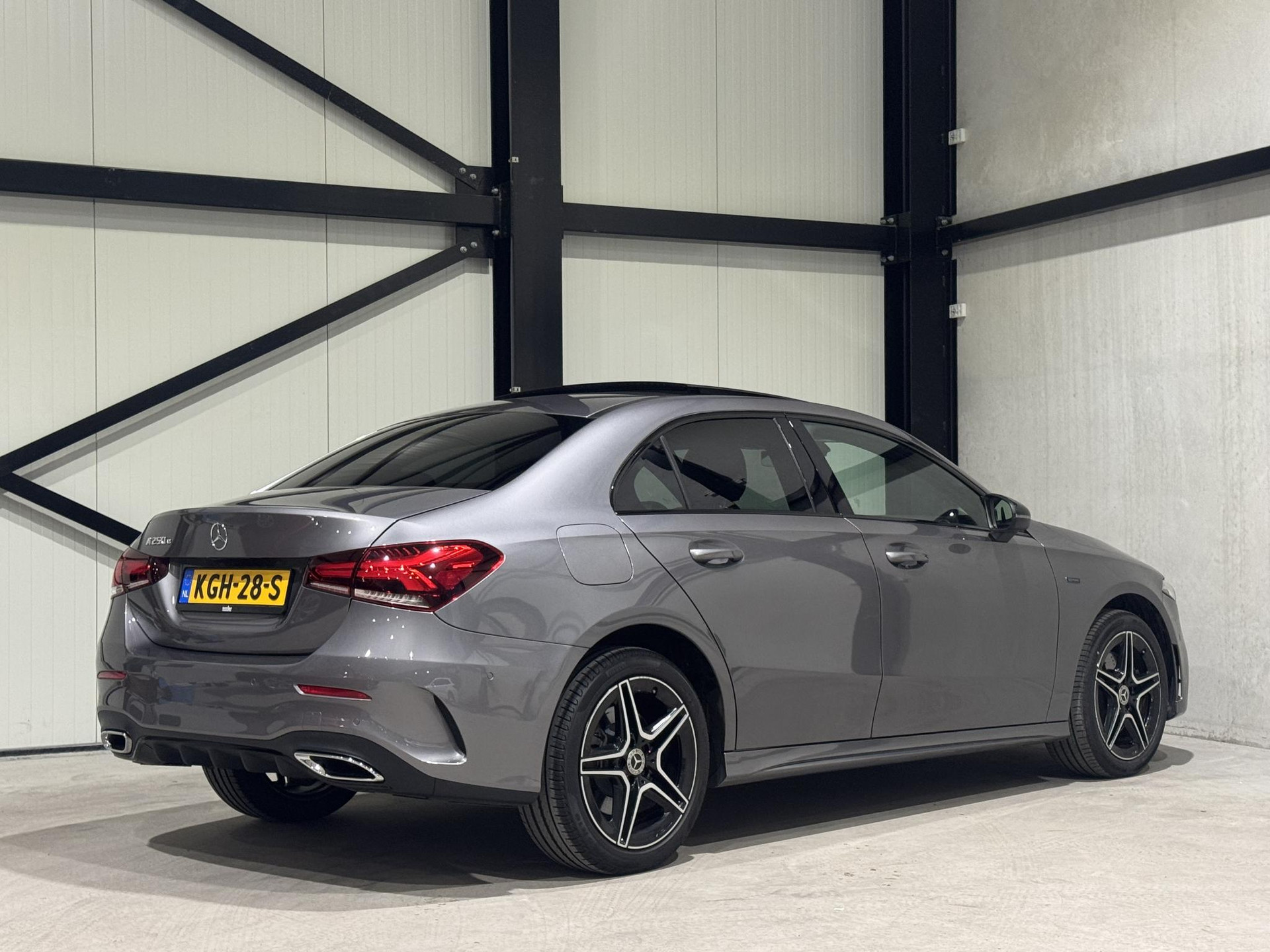 Mercedes-Benz A-Klasse 250 e AMG KGH28S