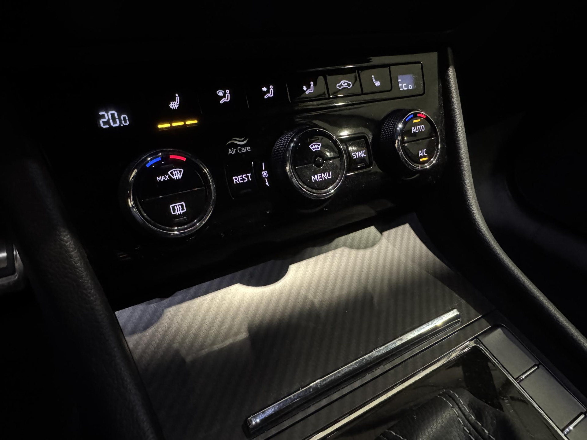 Škoda Superb Combi 1.4 TSI iV Sportline Business KGH41S