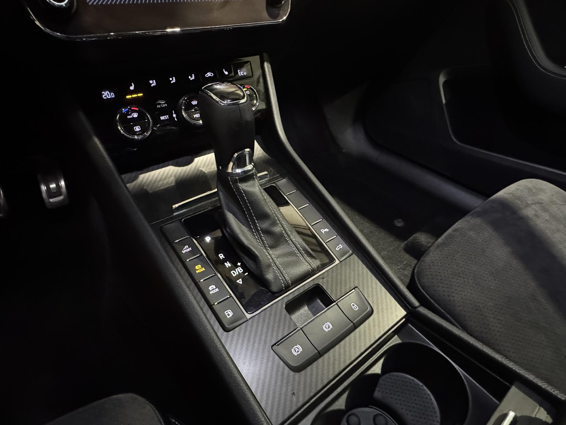 Škoda Superb Combi 1.4 TSI iV Sportline Business KGH41S