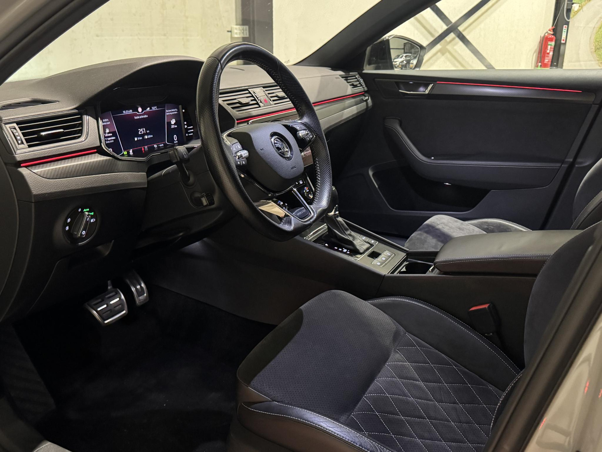 Škoda Superb Combi 1.4 TSI iV Sportline Business KGH41S