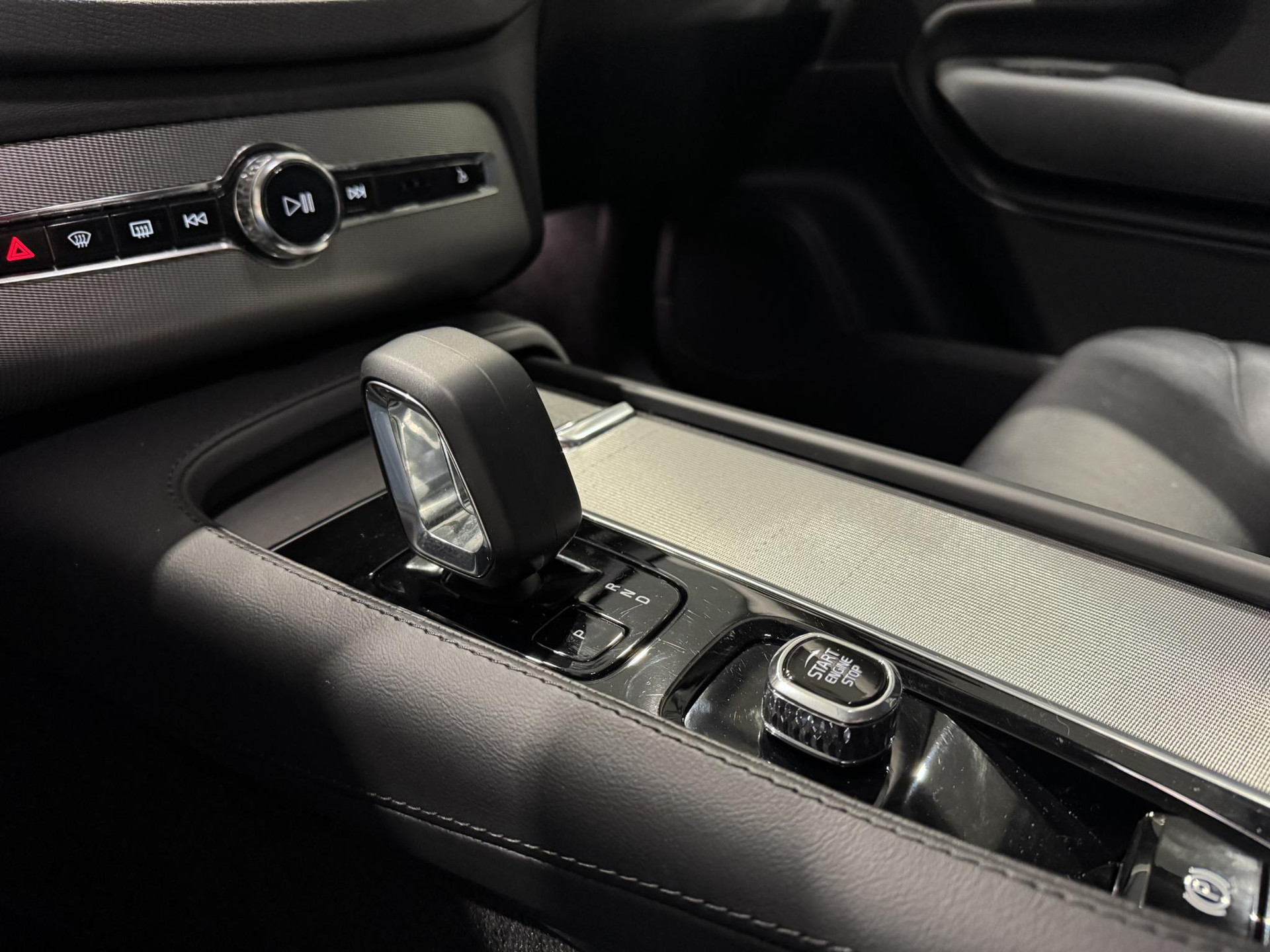 Volvo XC90 2.0 T8 Recharge AWD CORE KHS85N