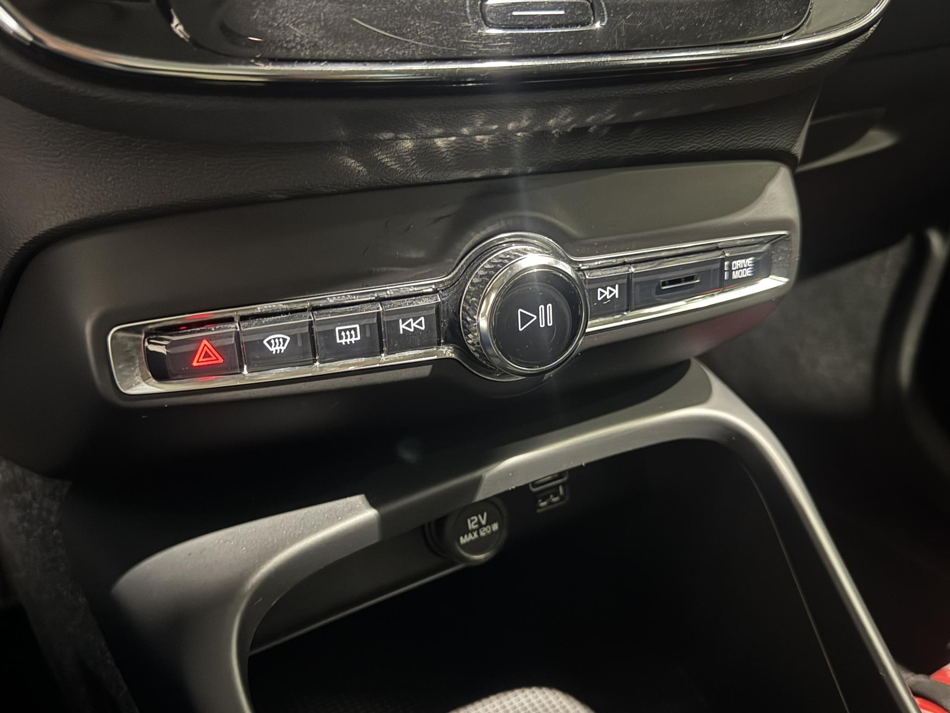 Volvo XC40 1.5 T4 Recharge Inscription Expression KLB10T