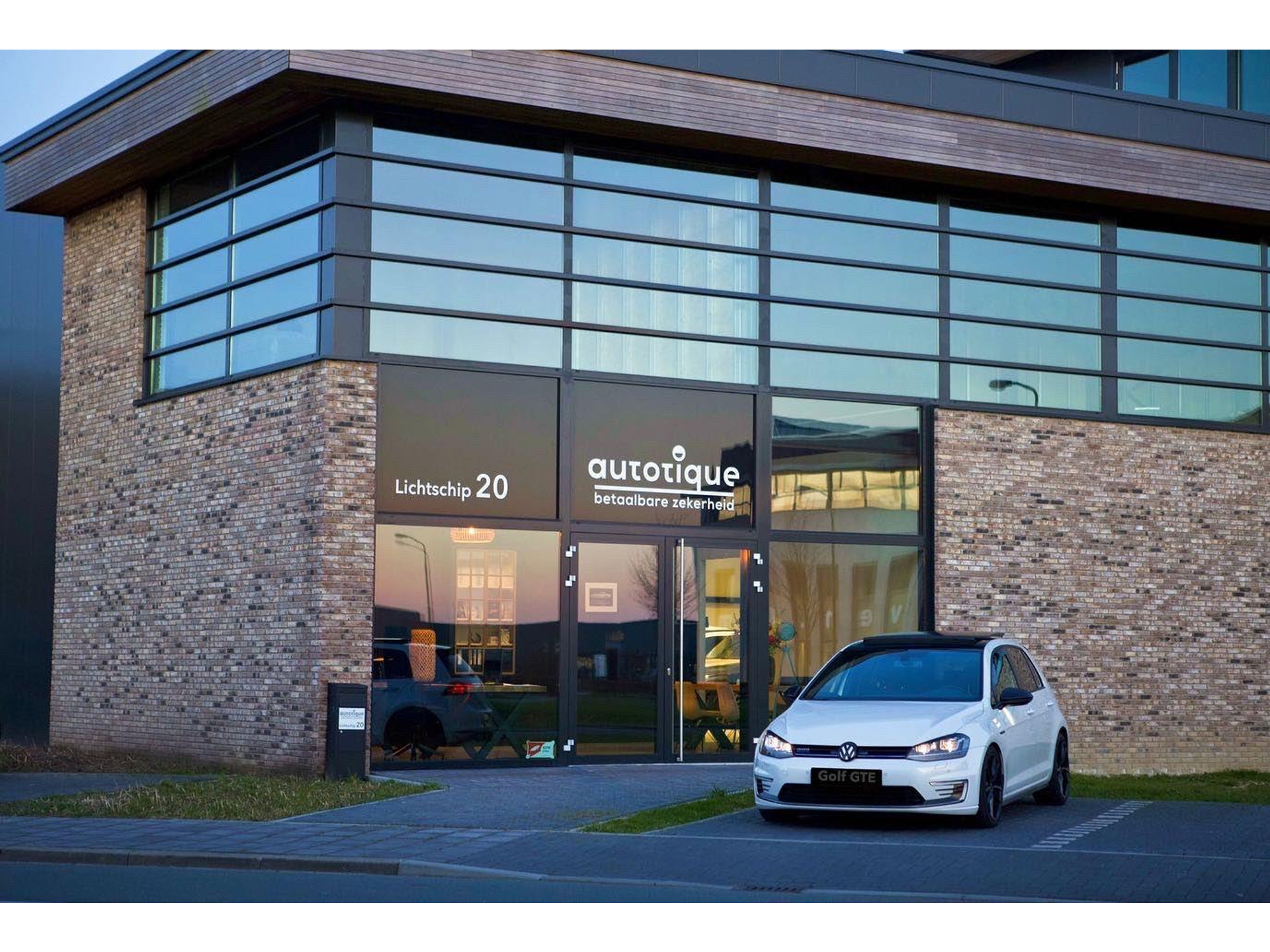 Volvo XC60 2.0 Recharge T6 AWD Business KLG41B