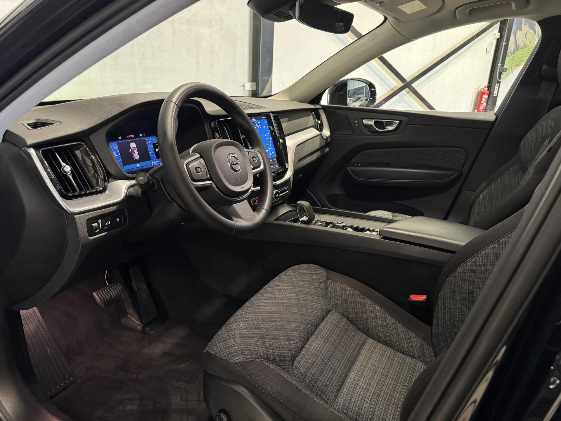 Volvo XC60 2.0 Recharge T6 AWD Business KLG41B
