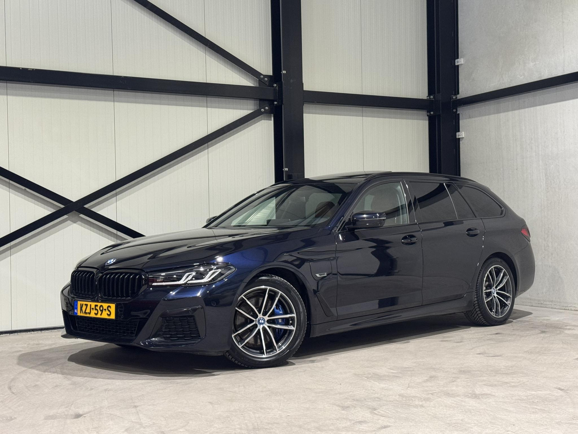 BMW 5 Serie Touring 530e xDrive M-pakket KZJ59S