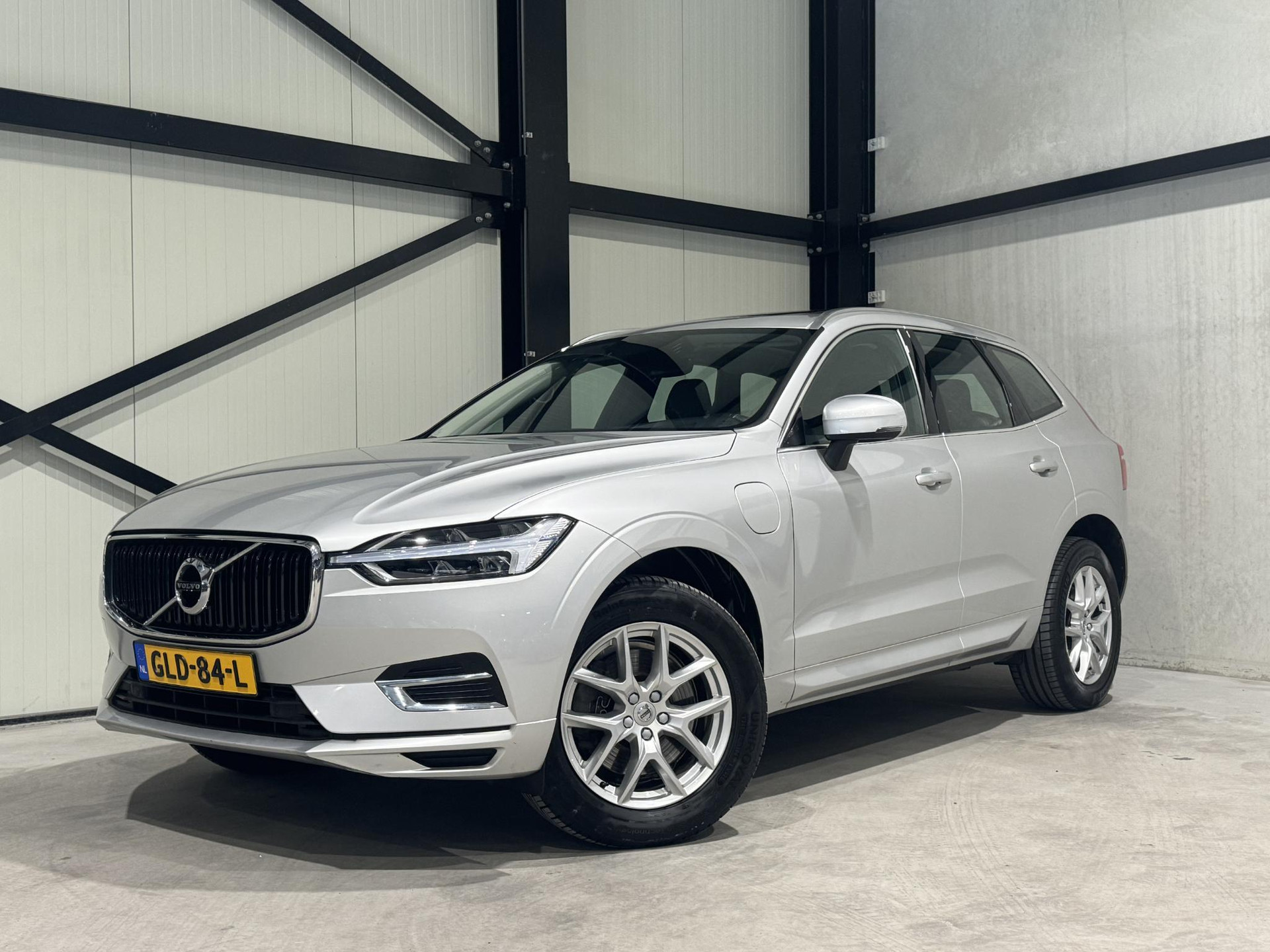 Volvo XC60 2.0 T8 AWD Momentum Pro GLD84L