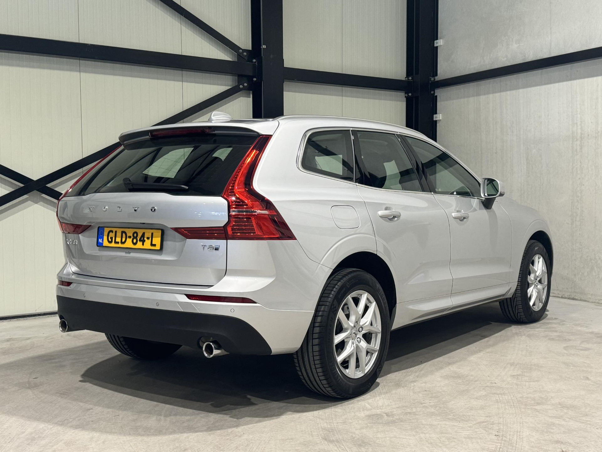 Volvo XC60 2.0 T8 AWD Momentum Pro GLD84L