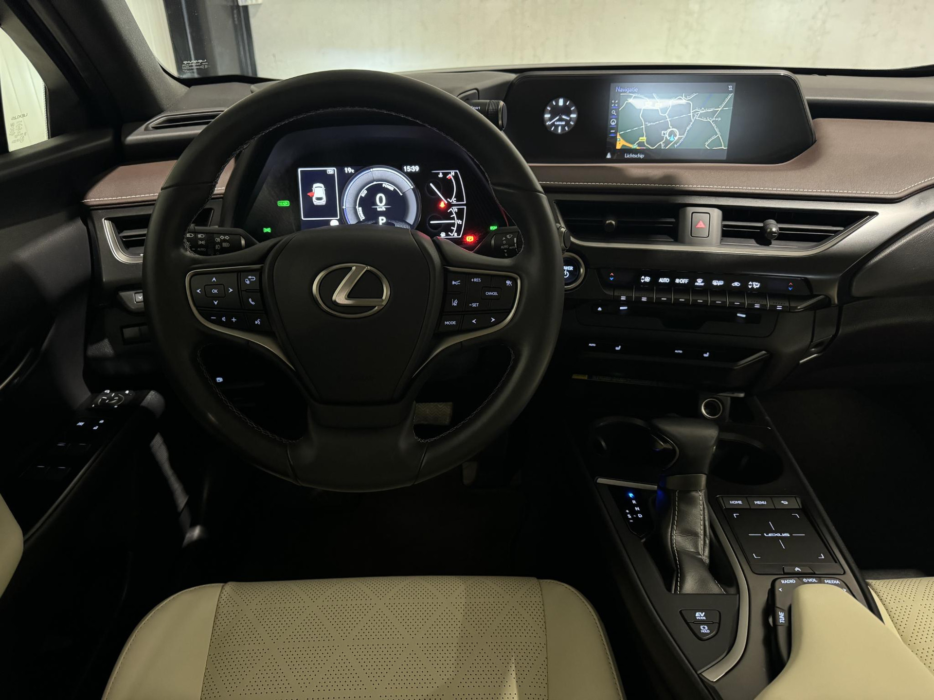 Lexus UX 250h Business Line GPL78J