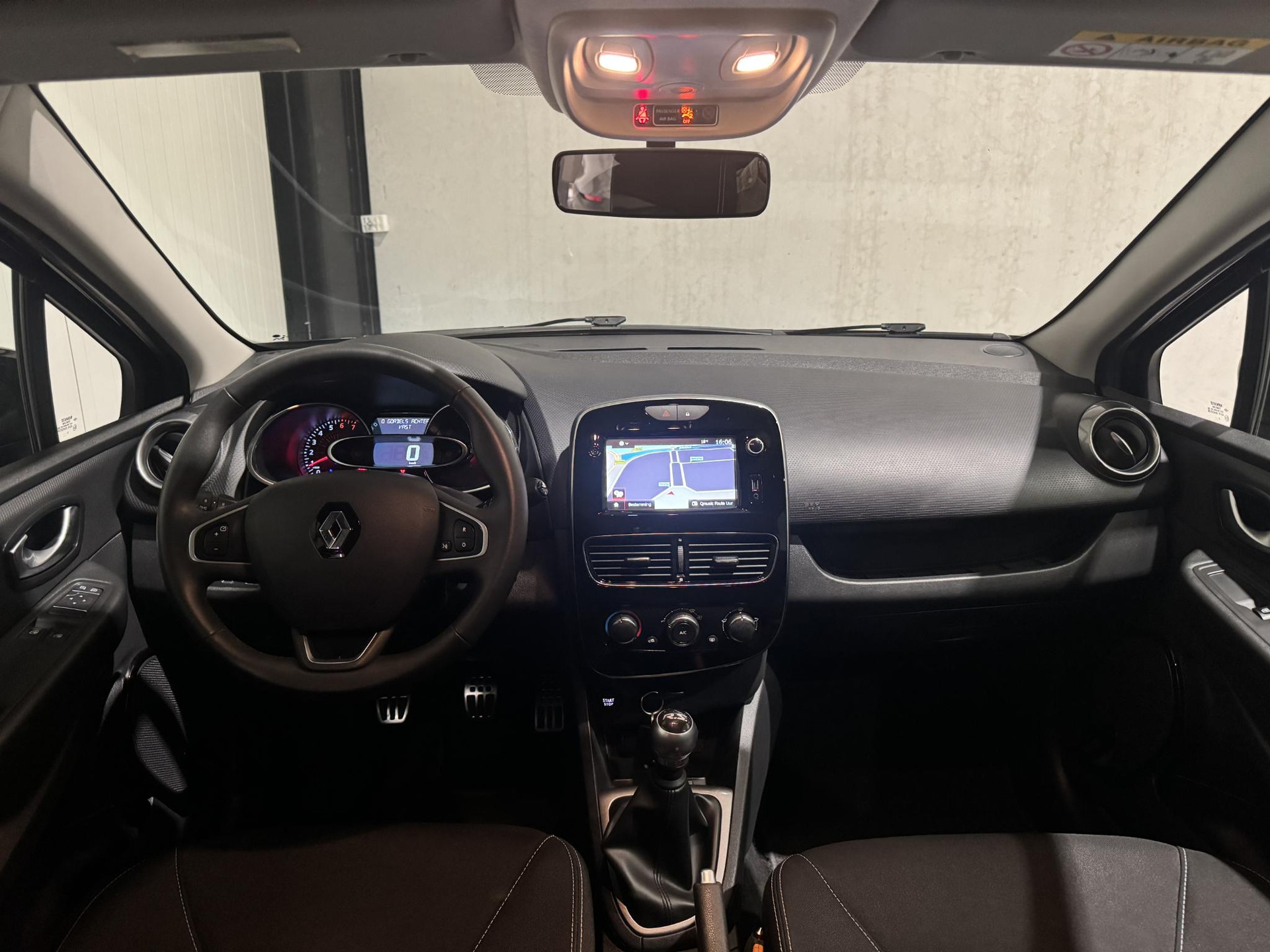 Renault Clio 0.9 TCe Limited RJ587N